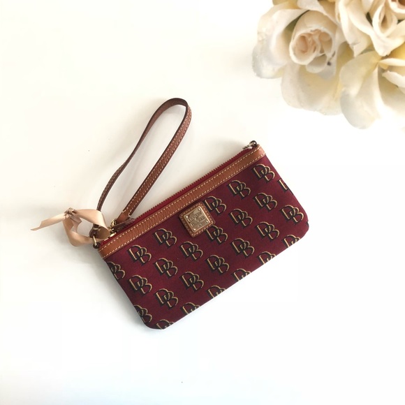 Dooney & Bourke Handbags - Dooney & Bourke convertible wristlet/ small purse